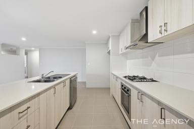 House For Sale - WA - Golden Bay - 6174 - Coastal living made easy!  (Image 2)