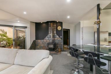 House For Sale - SA - Holder - 5330 - Home, Guest House & Income Potential on 12.5 Acres Near the Murray River  (Image 2)