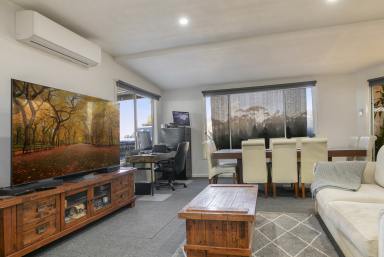 House For Sale - SA - Holder - 5330 - Home, Guest House & Income Potential on 12.5 Acres Near the Murray River  (Image 2)