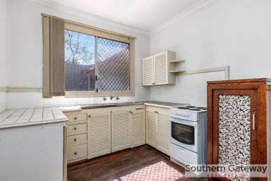 House For Lease - WA - Orelia - 6167 - 70's Style Home (Image 2)