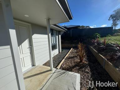 Unit For Lease - NSW - Inverell - 2360 - Modern 2-Bedroom Unit with Fully Fenced Yard  (Image 2)