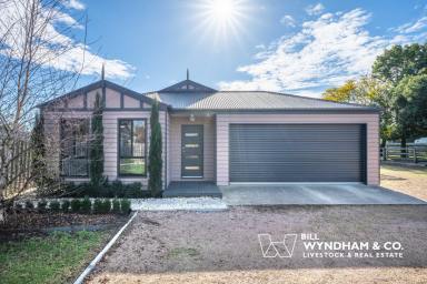 House For Sale - VIC - East Bairnsdale - 3875 - Turns out it was in East Bairnsdale the whole time  (Image 2)