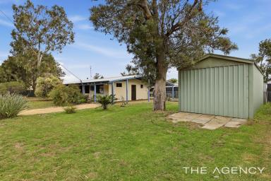 House For Sale - WA - Falcon - 6210 - Immaculate family home - Footsteps to the Estuary  (Image 2)