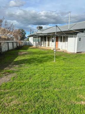 House For Lease - NSW - Tamworth - 2340 - Family Home in Convenient Sth Tamworth (Image 2)