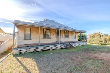 House For Sale - VIC - Ouyen - 3490 - Character home on an acre with 12m x 18m shed!  (Image 2)