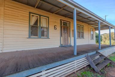 House For Sale - VIC - Ouyen - 3490 - Character home on an acre with 12m x 18m shed!  (Image 2)