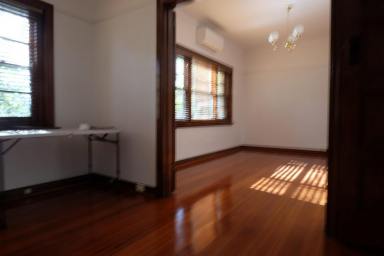 Apartment Leased - VIC - Elwood - 3184 - 2 bedroom spacious flat with 2 reception rooms  (Image 2)