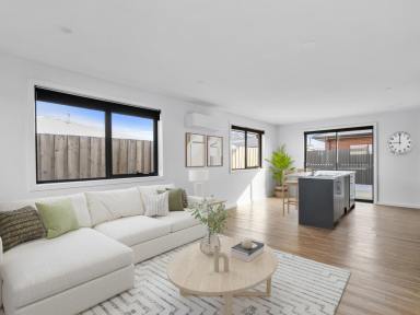 Unit For Sale - TAS - Sorell - 7172 - Convenience and Style (Image 2)