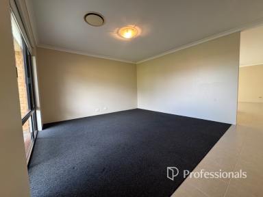 House Leased - WA - Australind - 6233 - Modern Family Living with Extra Space & Rear Access  (Image 2)
