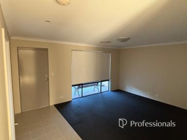 House For Lease - WA - Australind - 6233 - Modern Family Living with Extra Space & Rear Access (Image 2)