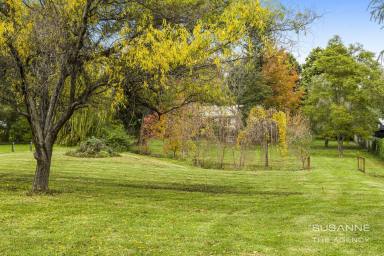 House For Sale - WA - Lesmurdie - 6076 - Mid-Century Charm, Granny Flat and Subdivision Potential on 4,956sqm  (Image 2)