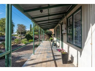 House For Sale - SA - Mannum - 5238 - Little home, plenty of space  (Image 2)