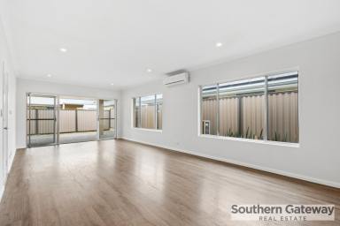 House For Lease - WA - Piara Waters - 6112 - SPACIOUS FAMILY LIVING WITH SIDE ACCESS & ENTERTAINER'S APPEAL  (Image 2)