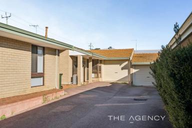 House For Sale - WA - Hamilton Hill - 6163 - No Strata Fees. Huge Backyard. Endless Potential  (Image 2)