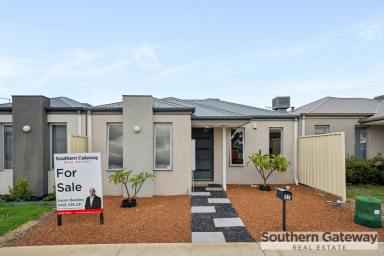 House For Sale - WA - Wellard - 6170 - CONVENIENT FAMILY LIVING IN WELLARD (Image 2)