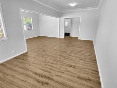 House For Sale - NSW - Leeton - 2705 - PERFECT LOCATION (Image 2)