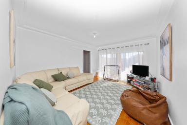House For Sale - NSW - Tumut - 2720 - Central Location!  (Image 2)