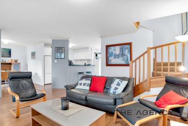 Townhouse For Sale - WA - Wannanup - 6210 - Dream coastal living in a sought-after Wannanup village mews.  (Image 2)