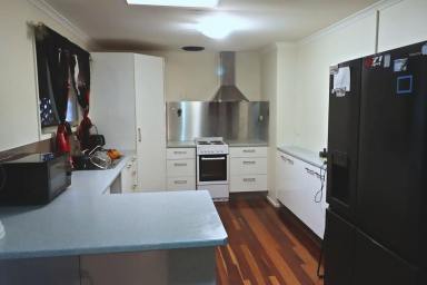 House For Sale - QLD - Childers - 4660 - 3 BED 1 BATH 2 LIVING BRICK HOME  (Image 2)