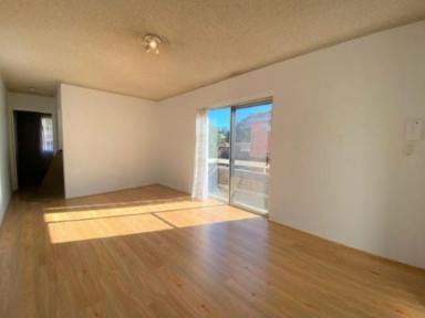 Flat For Lease - NSW - Ryde - 2112 - Top floor light and airy 1 bedroom unit in the heart of Ryde  (Image 2)