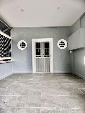 House For Sale - QLD - Greenslopes - 4120 - Newly Renovated 4 Bedroom Home - Zoning MU3 Corridor (Mix use High Density Residential & Commercial) (Image 2)