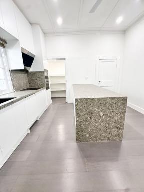 House For Sale - QLD - Greenslopes - 4120 - Mins to Brisbane CBD Newly Renovated - Zoning MU3 Corridor (Mix use High Density Residential & Commercial) (Image 2)