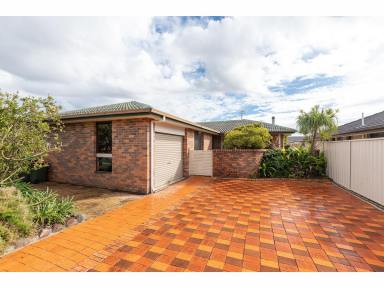 House For Lease - NSW - Forster - 2428 - 3 Bedroom Home with Granny Flat  (Image 2)