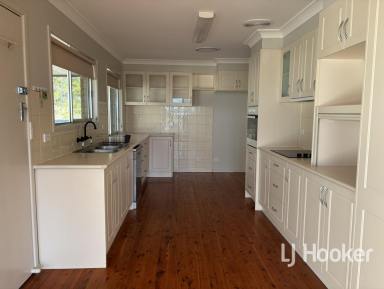 House For Lease - NSW - Inverell - 2360 - Spacious Family Home With Pool & Rural Views (Image 2)