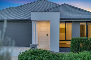 House For Sale - WA - Hammond Park - 6164 - Modern Comfort, Effortless Living in the Heart of Hammond Park  (Image 2)