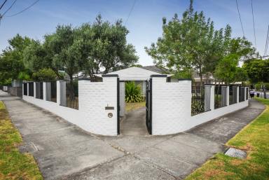 House For Lease - VIC - Highett - 3190 - PERFECT LOCATION | WALK TO SOUTHLAND | FAMILY HOME  (Image 2)