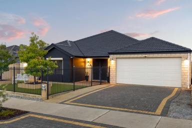 House For Sale - WA - Ridgewood - 6030 - **OPEN SUNDAY 12th JULY 2.30-3.00pm ** SPACIOUS 4/5 Bedrooms,THEATRE room + ACTIVITY area (Image 2)