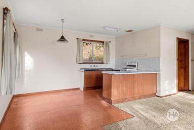 House For Sale - VIC - Grantville - 3984 - Water Front, Coastal Retreat with Stunning Bay Views!  (Image 2)