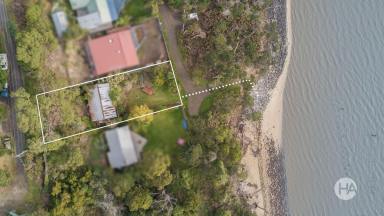 House For Sale - VIC - Grantville - 3984 - Water Front, Coastal Retreat with Stunning Bay Views!  (Image 2)