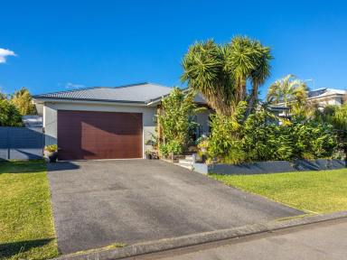 House For Sale - NSW - Wallabi Point - 2430 - SPACE, STYLE & LIFESTYLE FOR THE GROWING FAMILY  (Image 2)
