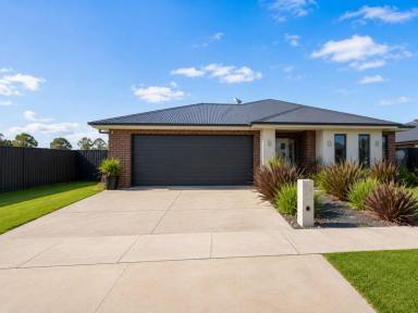 House For Sale - VIC - Stratford - 3862 - Modern Elegance meets vibrant riverside community  (Image 2)