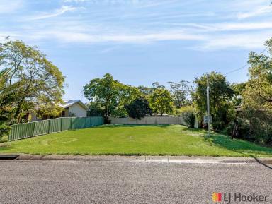 Residential Block For Sale - NSW - Mossy Point - 2537 - One of Mossy Point's Last Premium Building Opportunities - 837sqm with Fitted out Shed ! (Image 2)