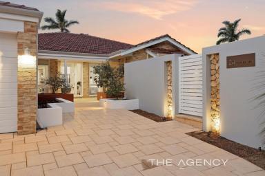 House For Sale - WA - Iluka - 6028 - ELEGANT PARKSIDE LIVING WITH A STUNNING RENOVATED HEART  (Image 2)