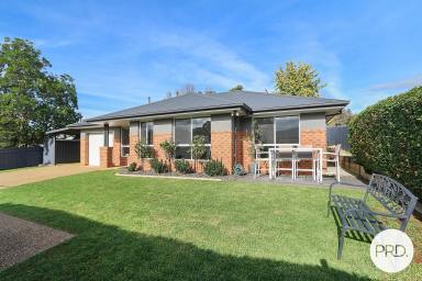 Unit For Sale - NSW - Hamilton Valley - 2641 - PRIVATE LOCATION, IMMACULATE PRESENTATION  (Image 2)
