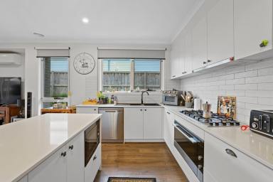 House For Sale - VIC - Drouin - 3818 - Contemporary Family Home - Style & Convenience  (Image 2)