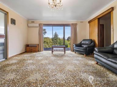 House For Sale - VIC - Port Welshpool - 3965 - Solid Brick Home on a Generous 2,045m² Block  (Image 2)