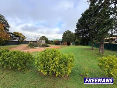 House For Sale - QLD - Kingaroy - 4610 - 4000m2 Walk to private schools  (Image 2)