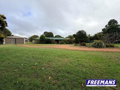 House For Sale - QLD - Kingaroy - 4610 - 4000m2 Walk to private schools  (Image 2)