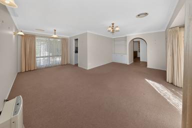 House For Sale - NSW - Tumut - 2720 - Family Home in a Prime Cul-de-Sac Location  (Image 2)