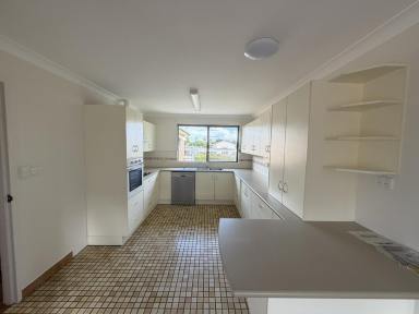 Unit For Lease - NSW - Grafton - 2460 - Spacious Two-Storey  Four bedroom Unit in Popular Westlawn  (Image 2)