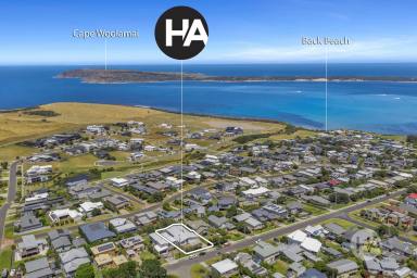 House For Sale - VIC - San Remo - 3925 - MODERN COASTAL FAMILY HOME - TWO LIVING AREAS - OCEAN VIEWS. (Image 2)