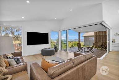 House For Sale - VIC - San Remo - 3925 - QUALITY CUSTOM COASTAL HOME with PANORAMIC OCEAN VIEWS.  (Image 2)