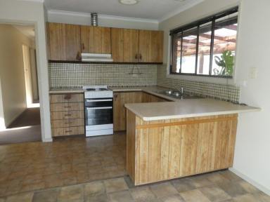 House For Lease - VIC - Bairnsdale - 3875 - COMFORTABLE FAMILY HOME IN GREAT LOCATION  (Image 2)