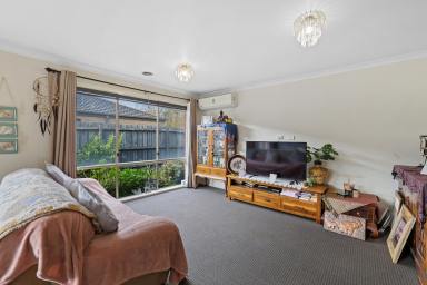 Unit For Sale - VIC - Drouin - 3818 - Cosy and Comfortable  (Image 2)