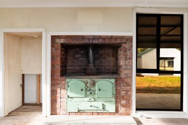 House For Sale - VIC - Nichols Point - 3501 - One Acre. Endless Possibilities. (Image 2)