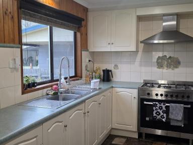 House For Lease - VIC - Bairnsdale - 3875 - 3 BEDROOM HOME IN EAST BAIRNSDALE  (Image 2)